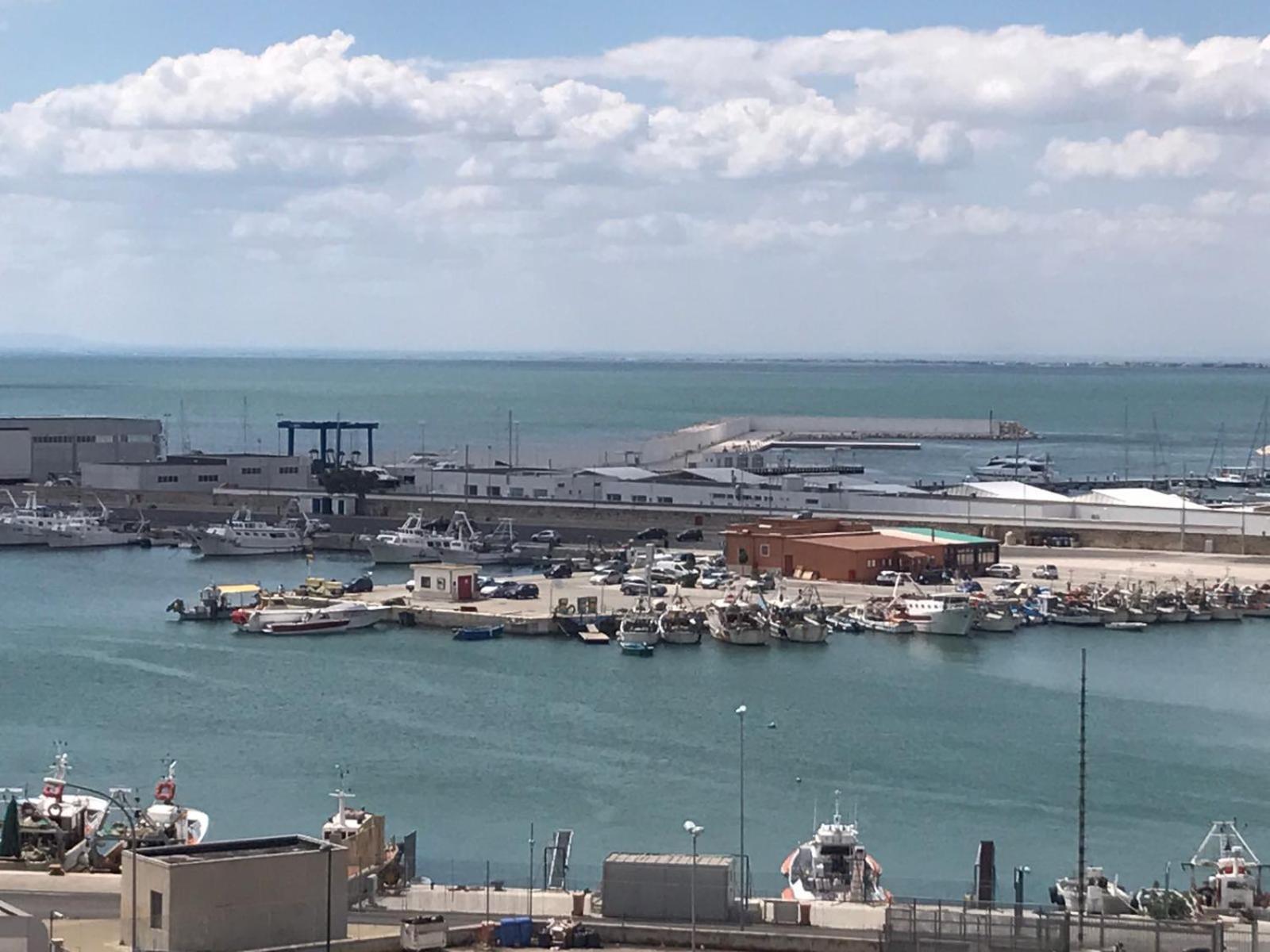 מנפרדוניה B&B Piazza Marconi מראה חיצוני תמונה