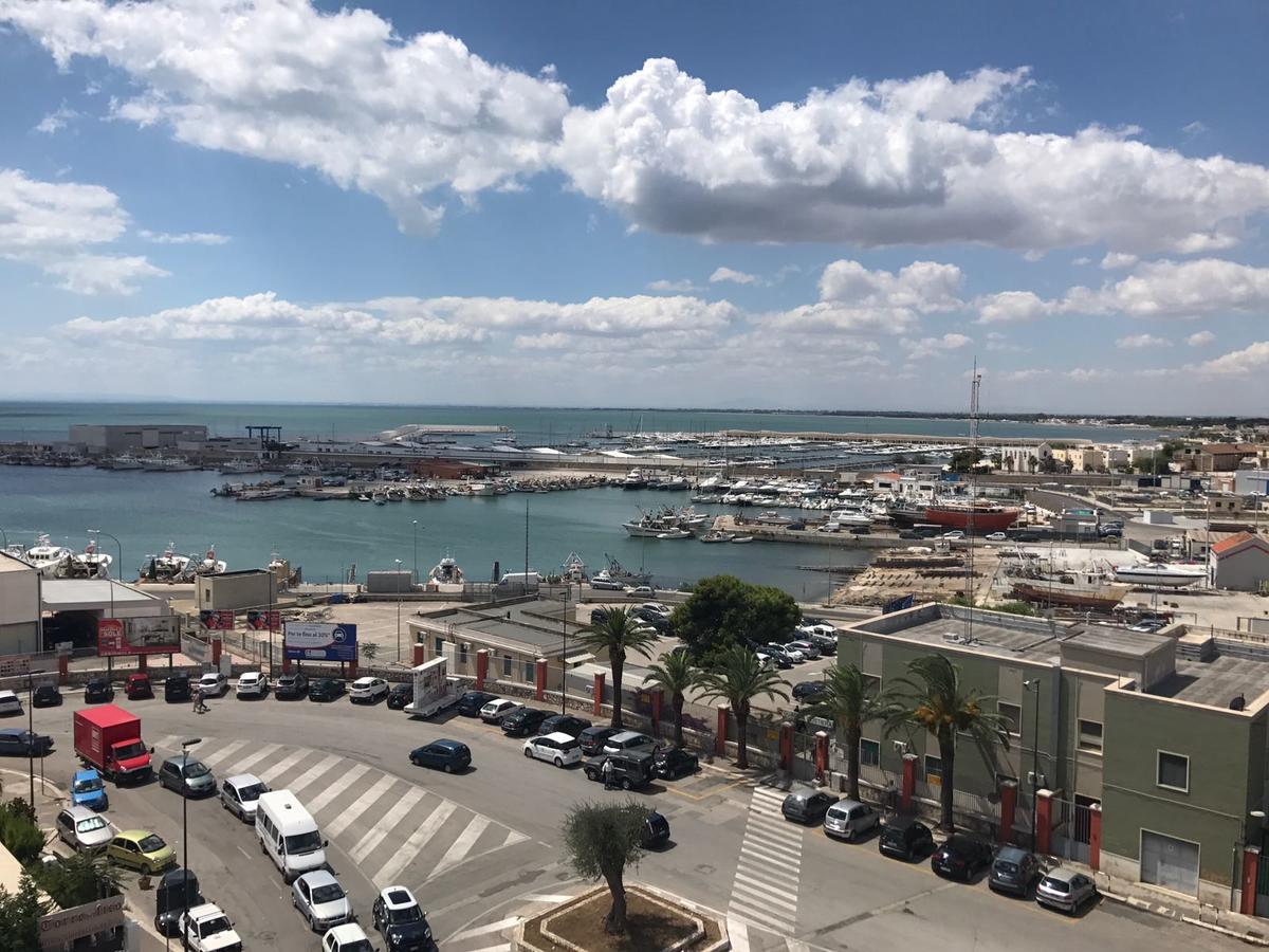 מנפרדוניה B&B Piazza Marconi מראה חיצוני תמונה