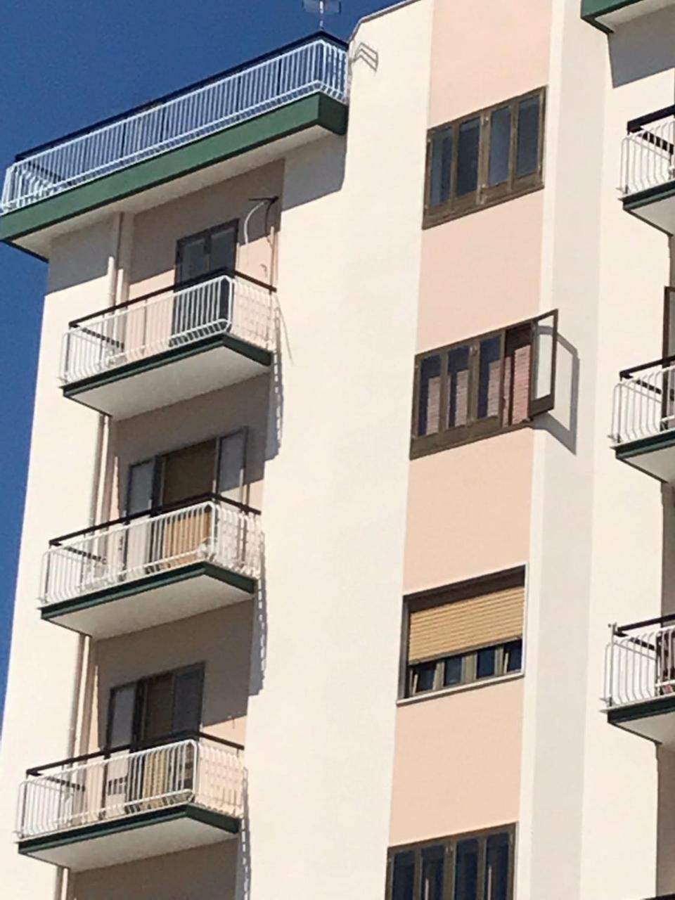 מנפרדוניה B&B Piazza Marconi מראה חיצוני תמונה